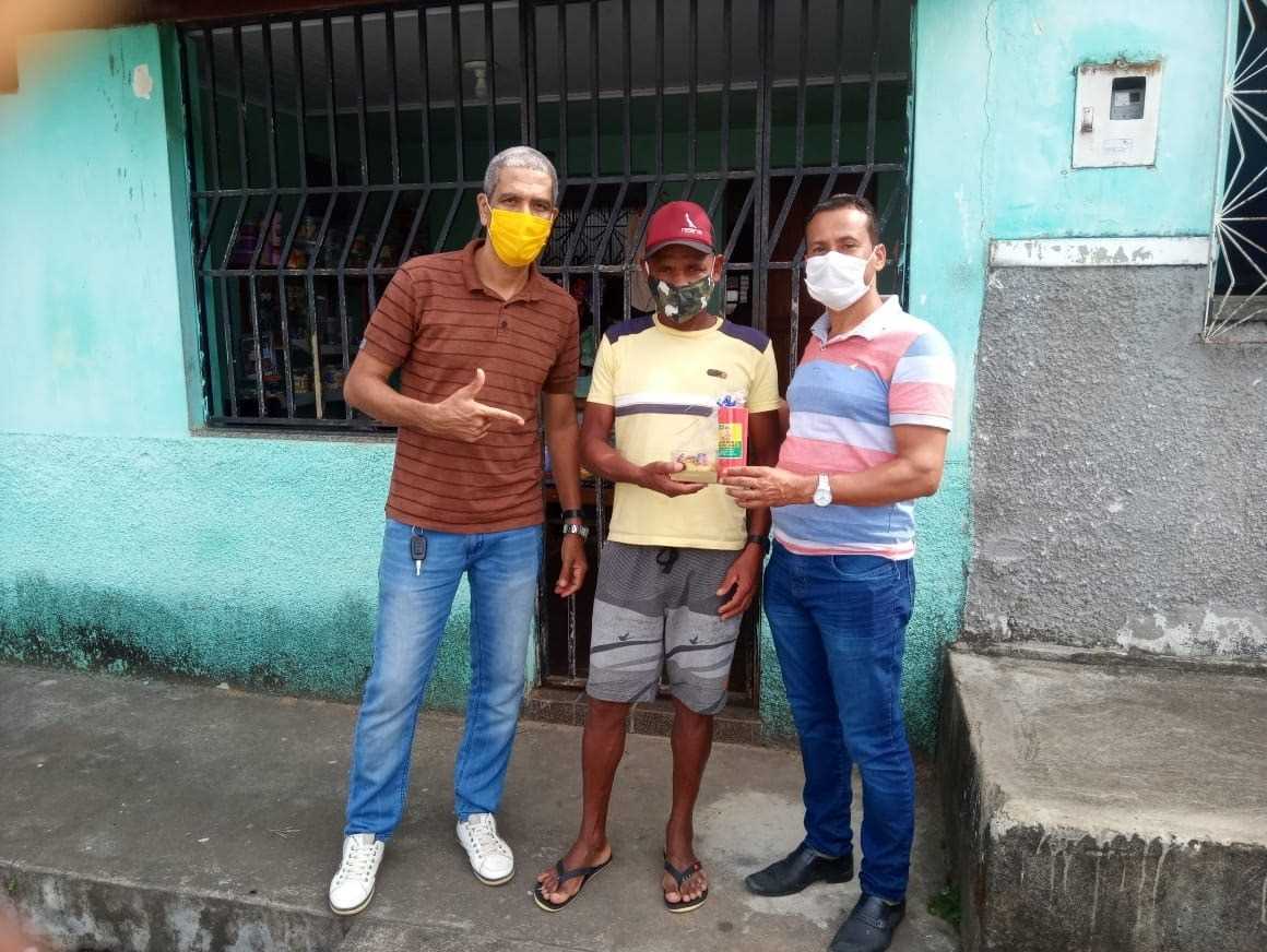 Camacã: Garis são homenageados em suas casas